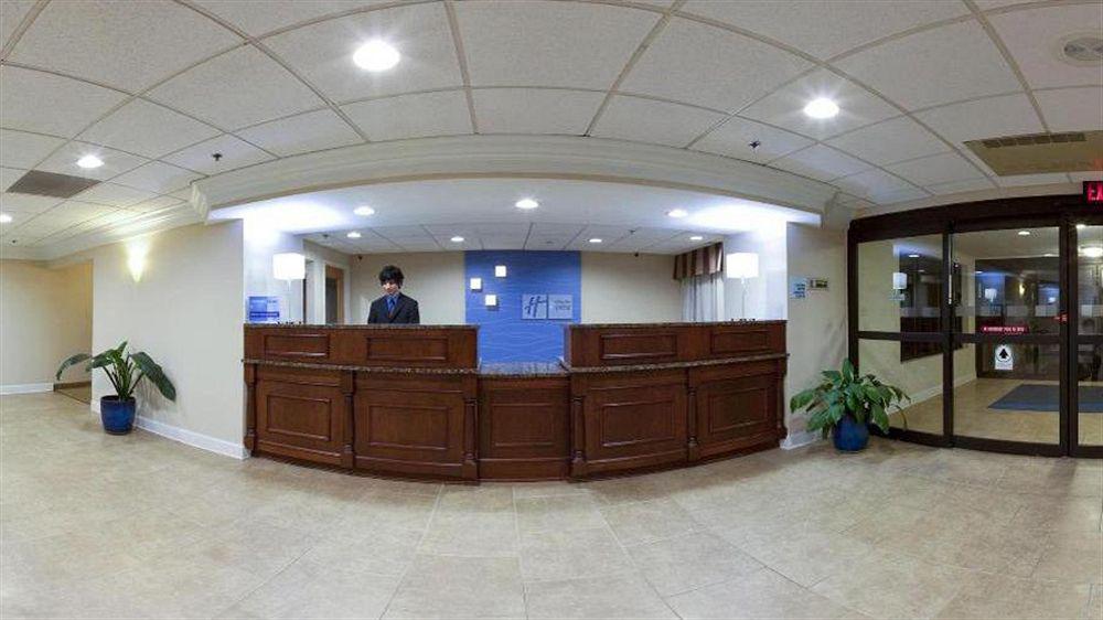 فندق هوليداي إن إكسبريس ويلكيس-باري إيست ويلكس بار المظهر الخارجي الصورة